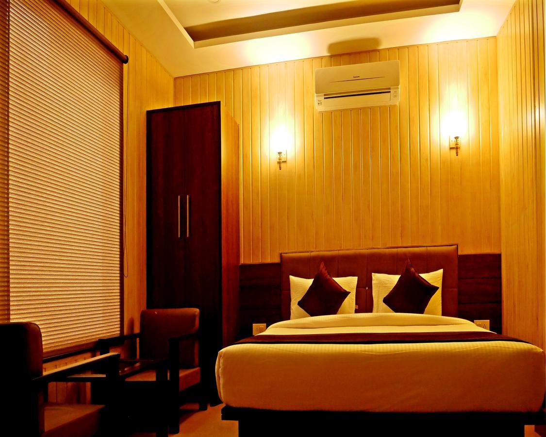 Hotel Trance Ganga Tapovan Exterior photo
