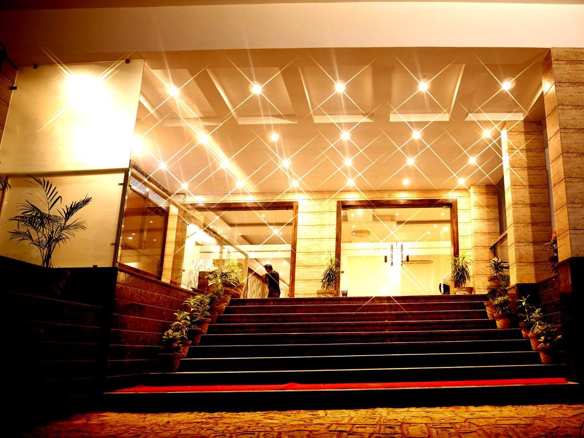 Hotel Trance Ganga Tapovan Exterior photo